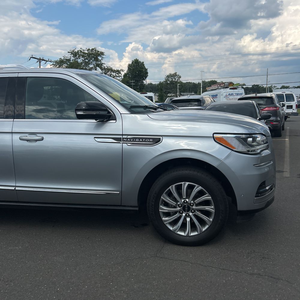 2023 Lincoln Navigator Standard