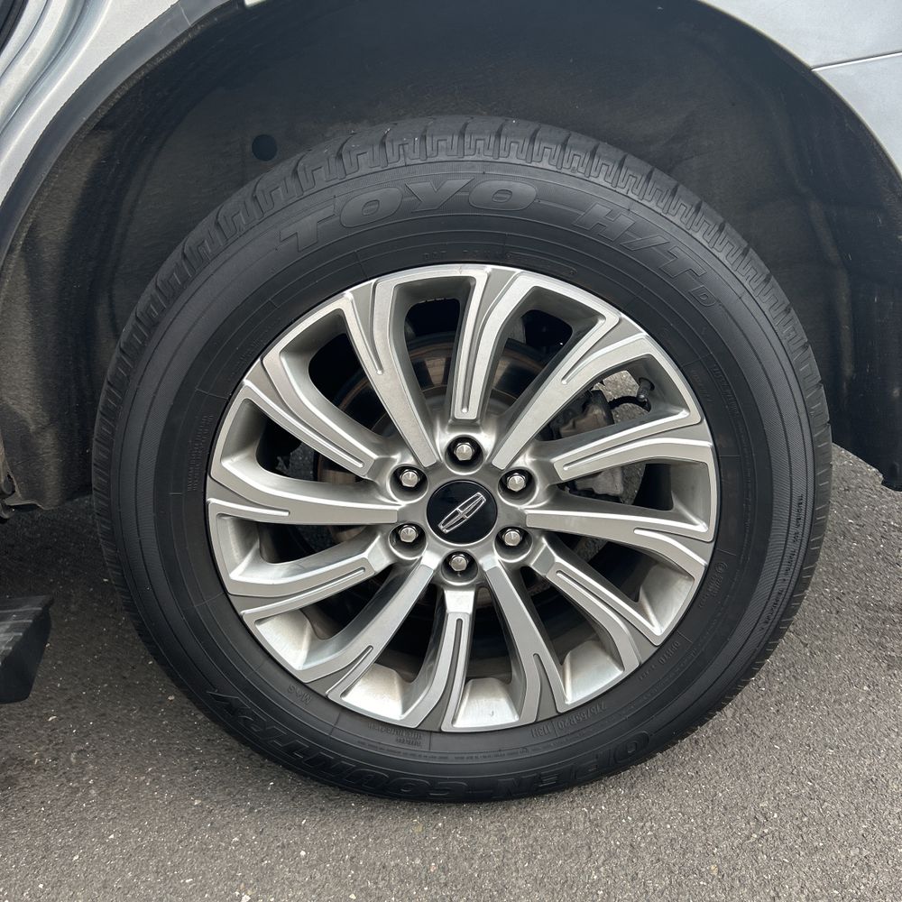 2023 Lincoln Navigator Standard