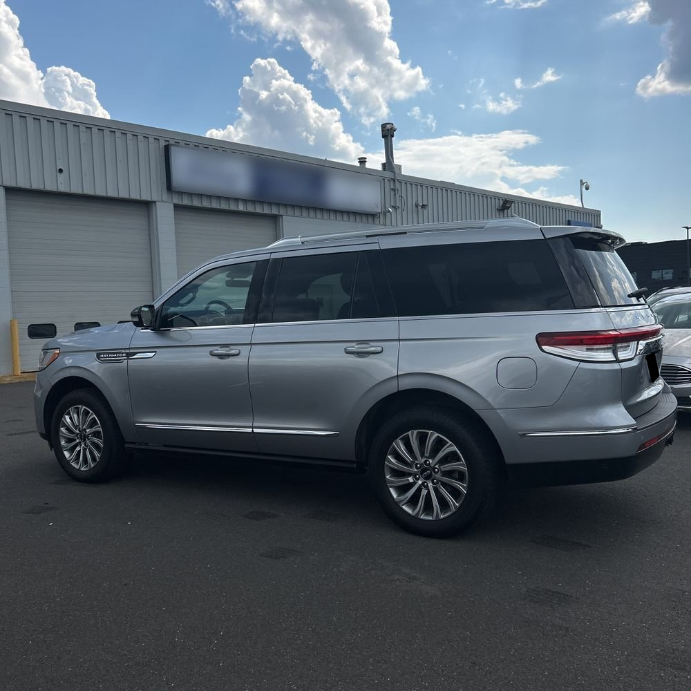 2023 Lincoln Navigator Standard