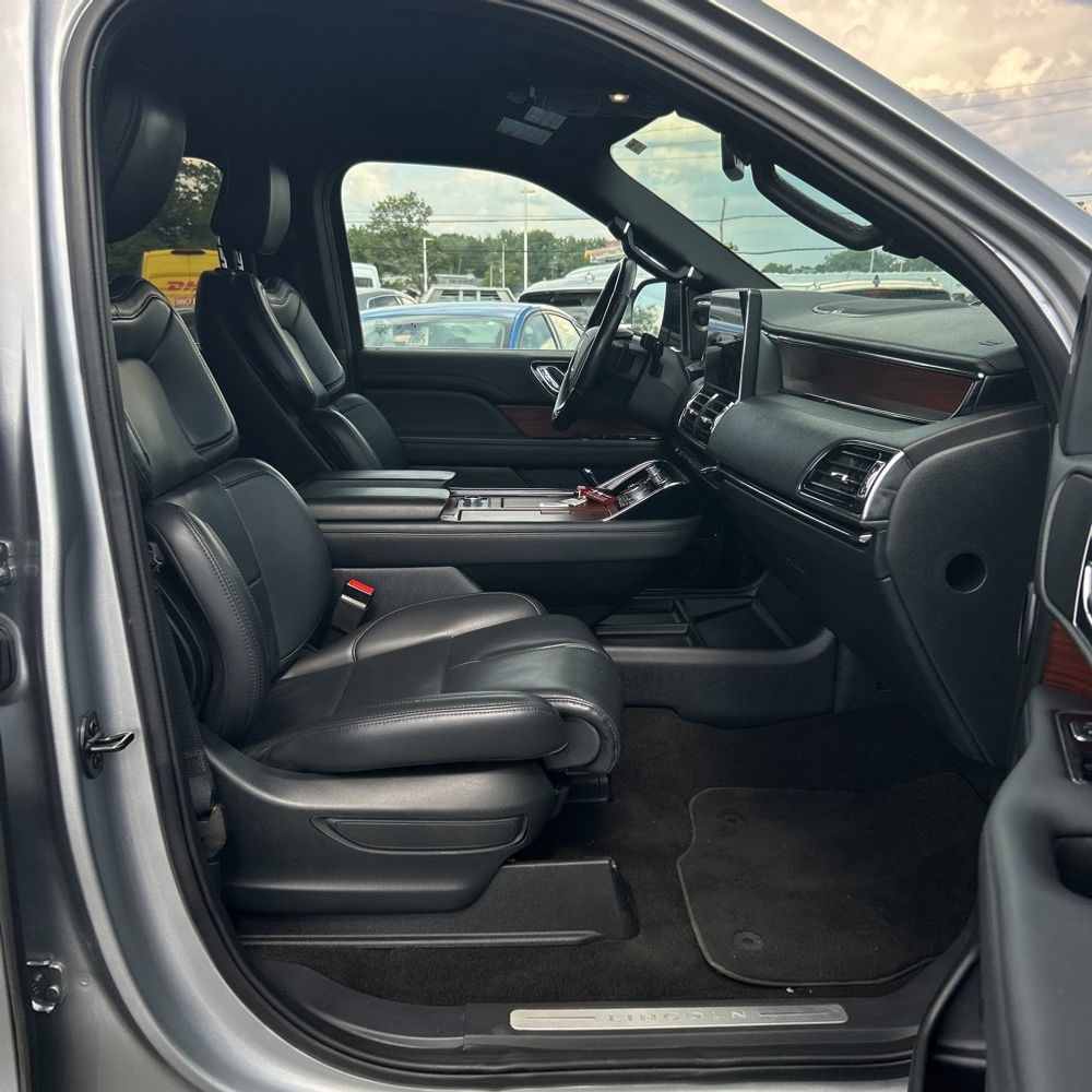 2023 Lincoln Navigator Standard