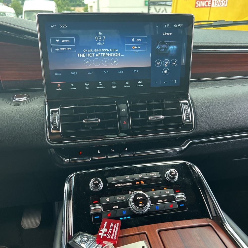2023 Lincoln Navigator Standard