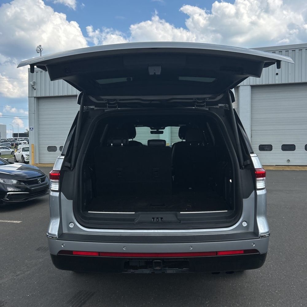 2023 Lincoln Navigator Standard