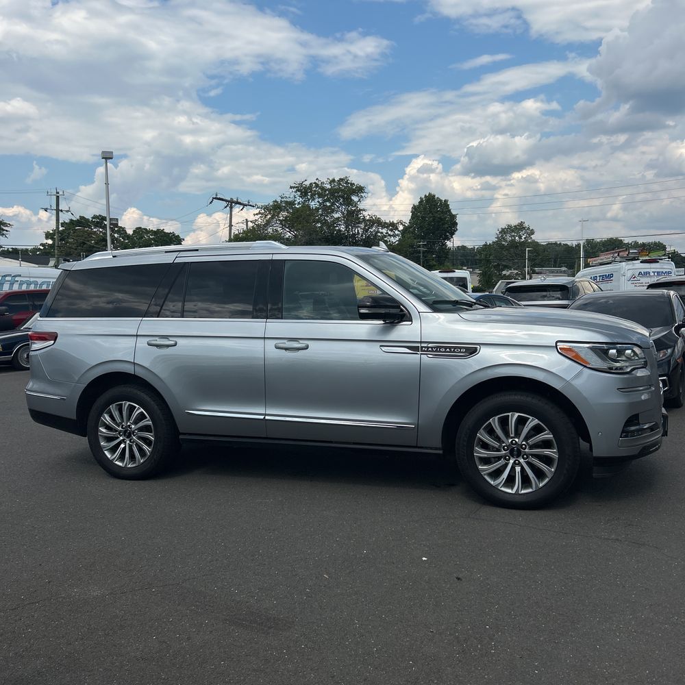 2023 Lincoln Navigator Standard