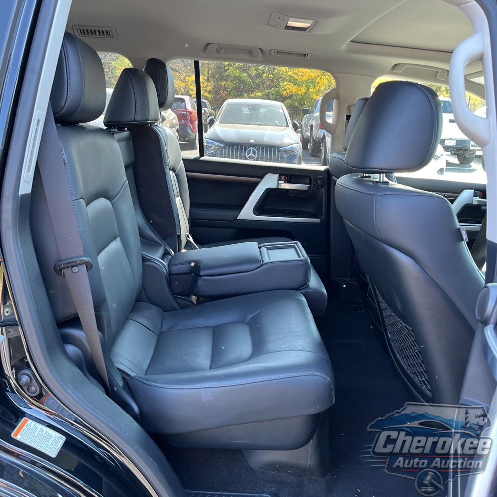 2020 Toyota Land Cruiser Base