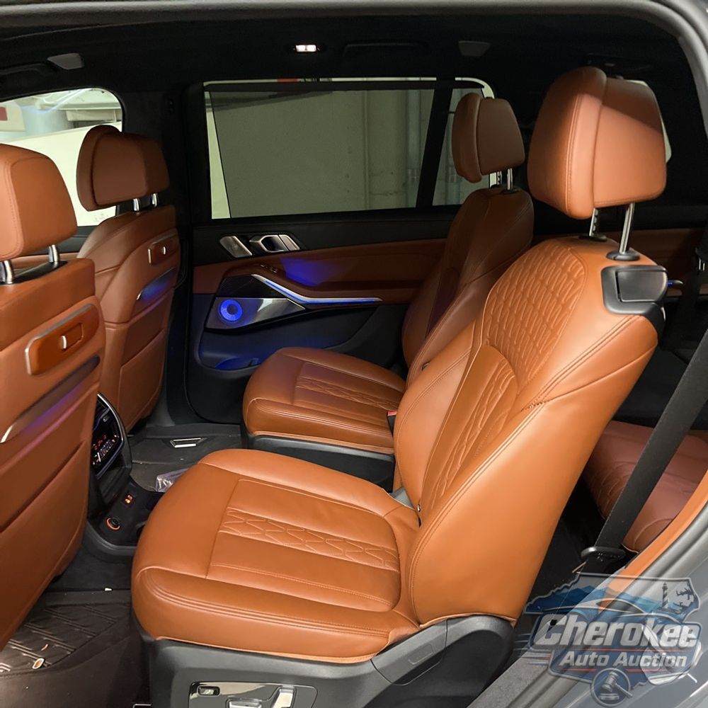 2025 BMW X7 M60i