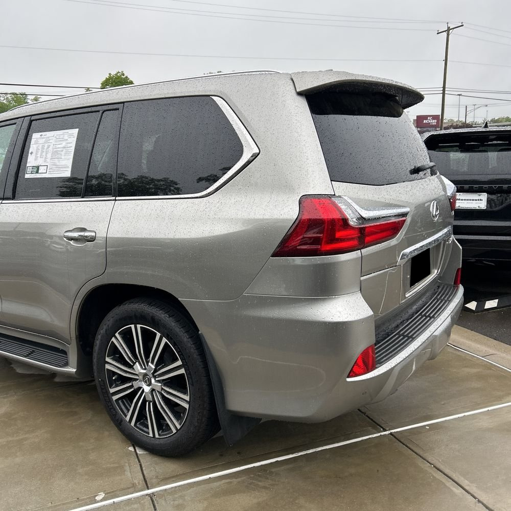 2019 Lexus LX 570 Two-Row