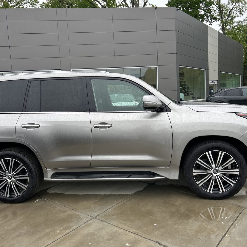 2019 Lexus LX 570 Two-Row