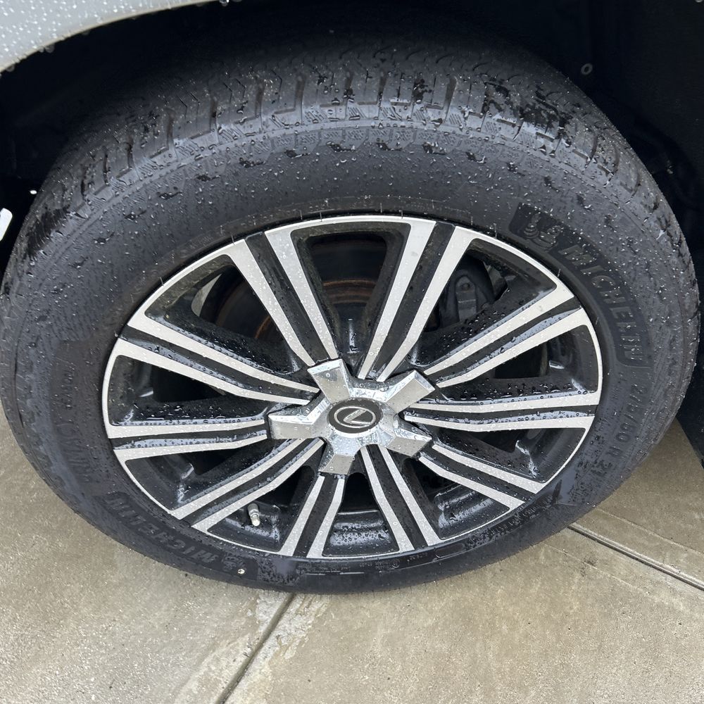 2019 Lexus LX 570 Two-Row