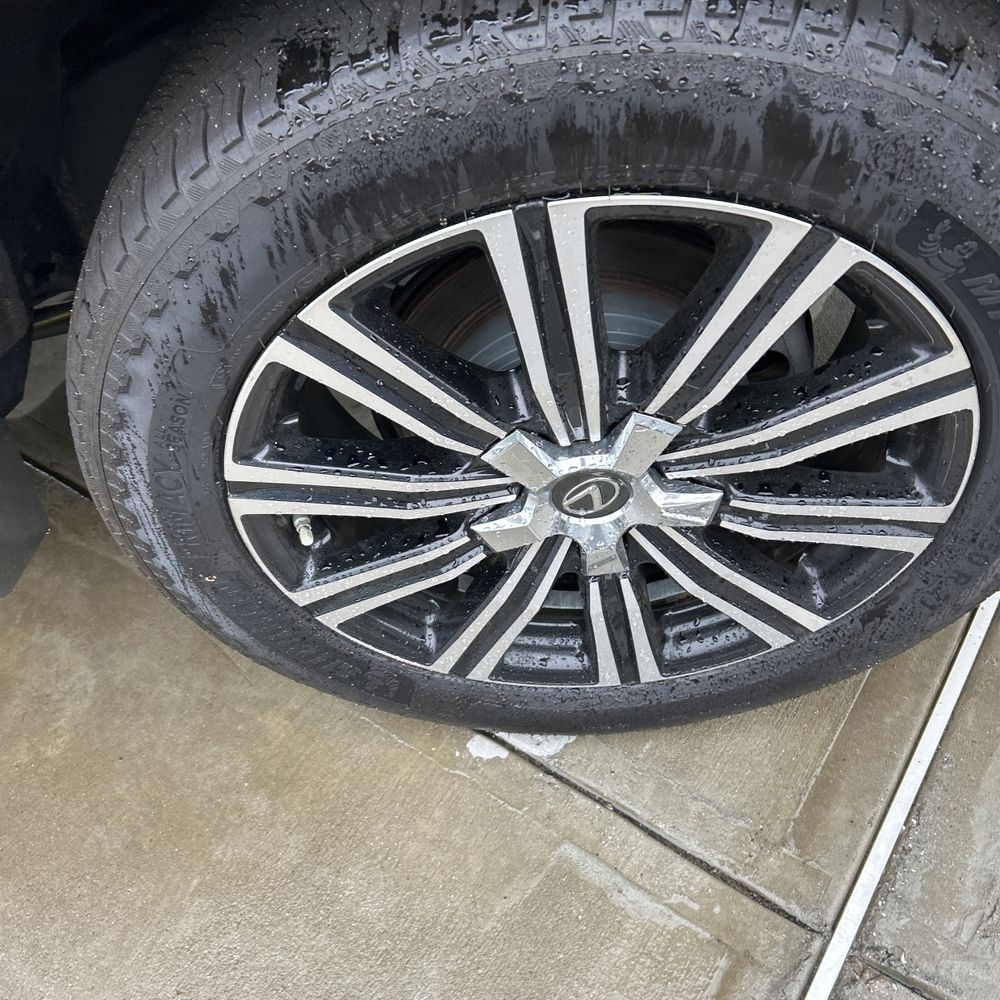 2019 Lexus LX 570 Two-Row