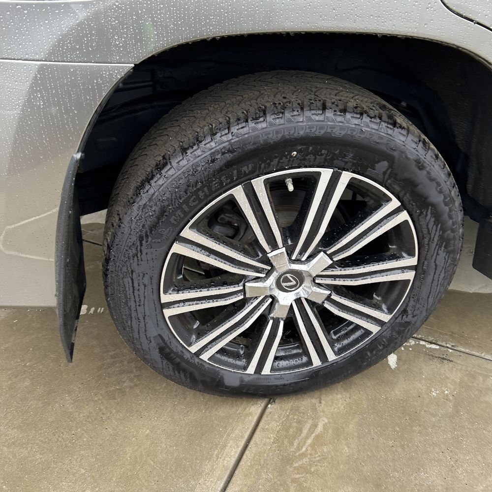2019 Lexus LX 570 Two-Row