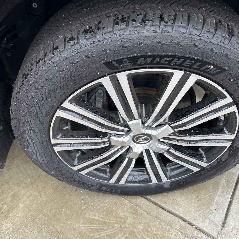 2019 Lexus LX 570 Two-Row
