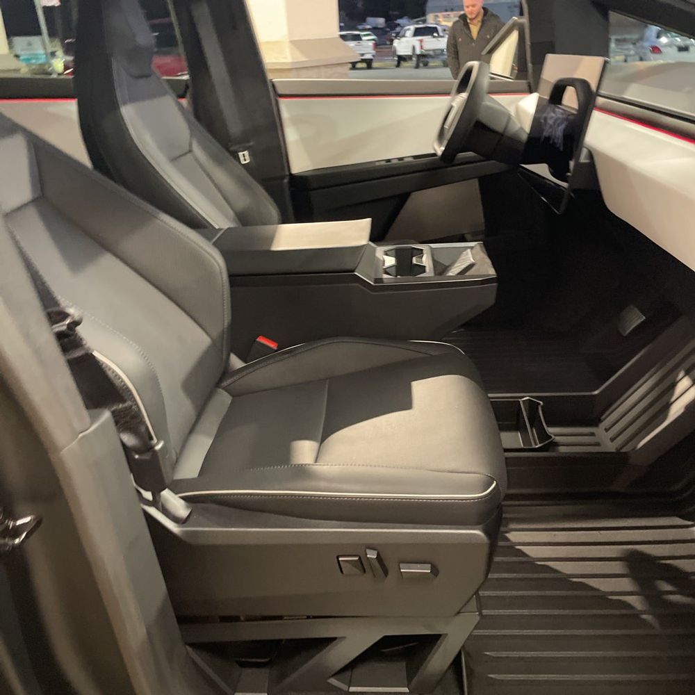 2024 Tesla Cybertruck Base