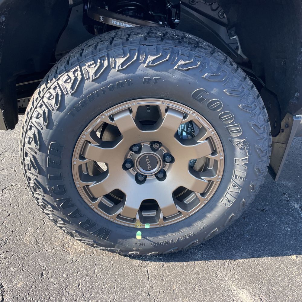 2024 Toyota Tacoma Trailhunter HV