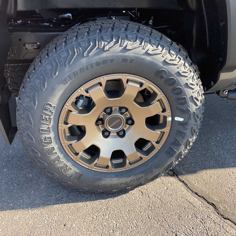 2024 Toyota Tacoma Trailhunter HV