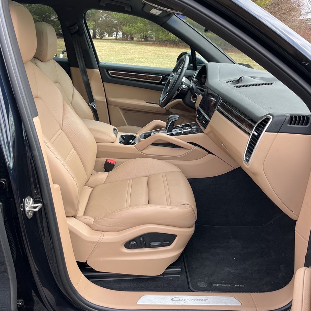 2022 Porsche Cayenne Base