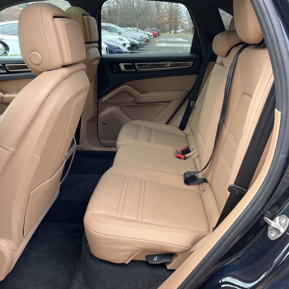2022 Porsche Cayenne Base