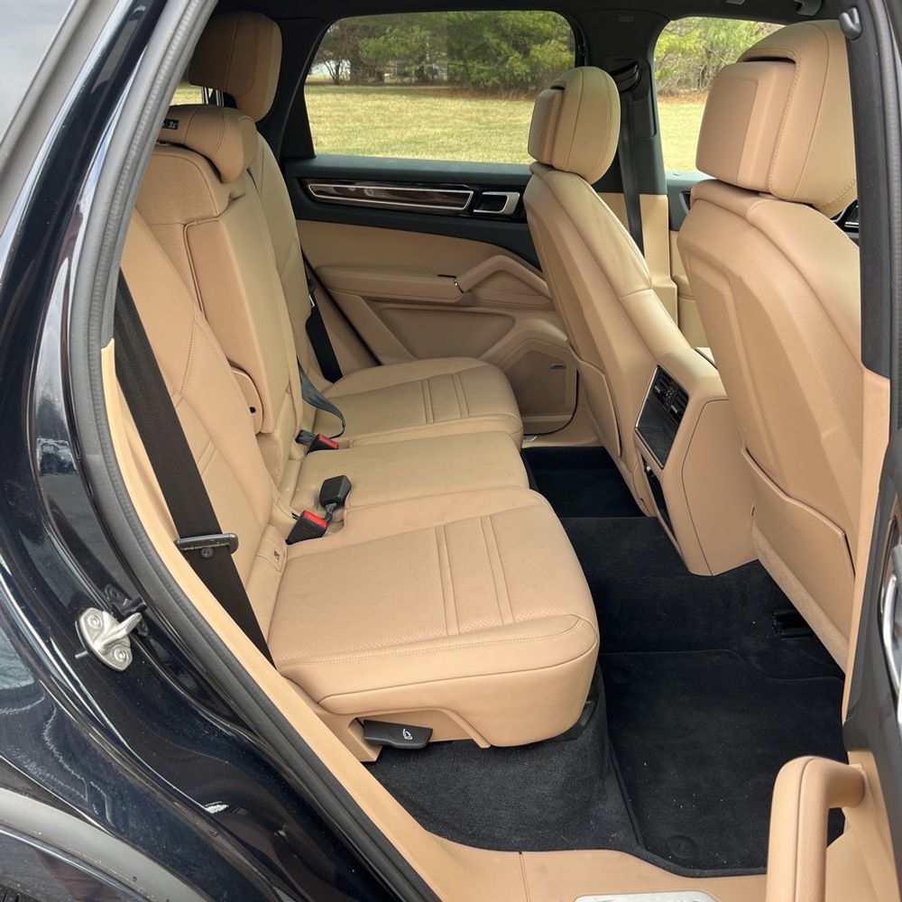 2022 Porsche Cayenne Base