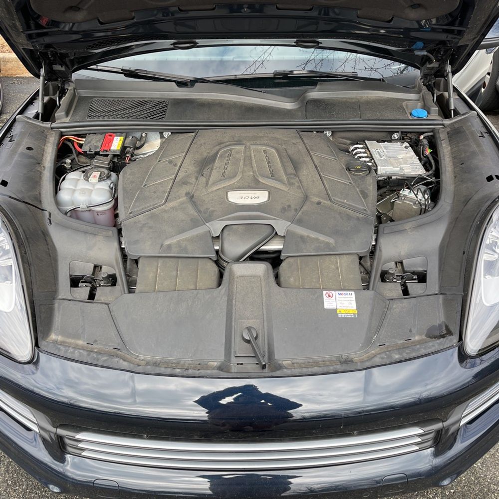 2022 Porsche Cayenne Base