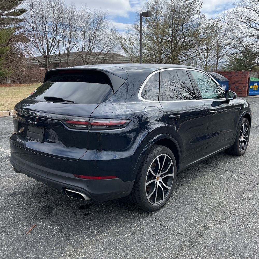 2022 Porsche Cayenne Base