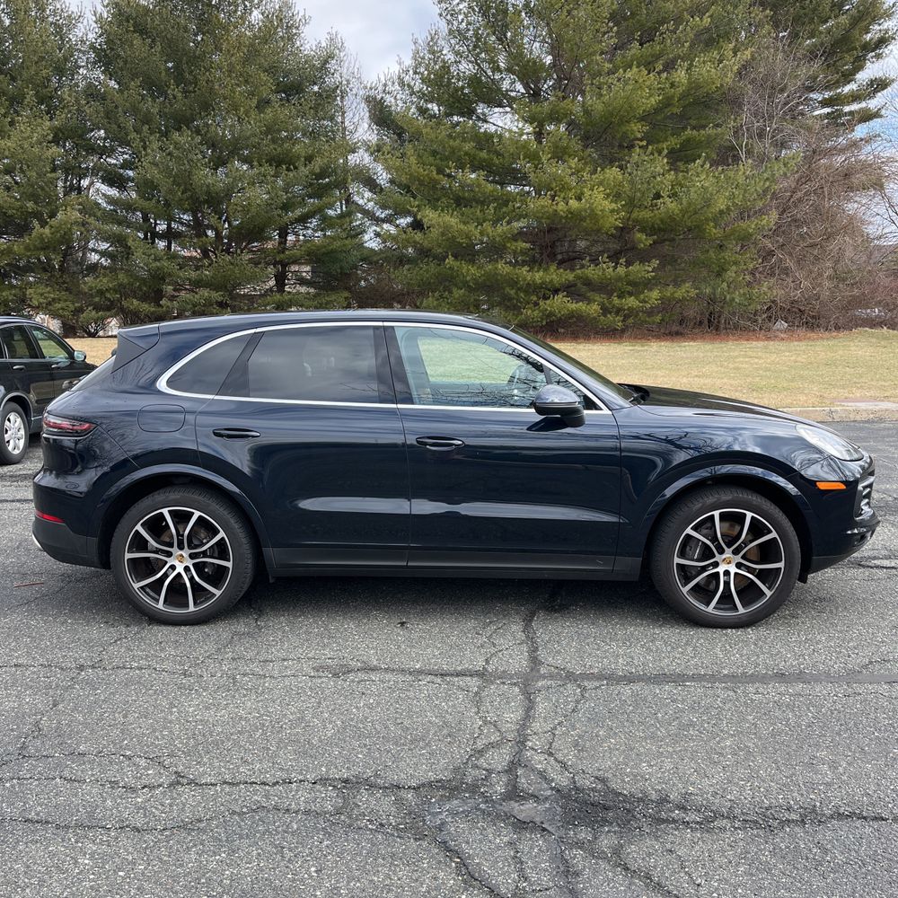 2022 Porsche Cayenne Base