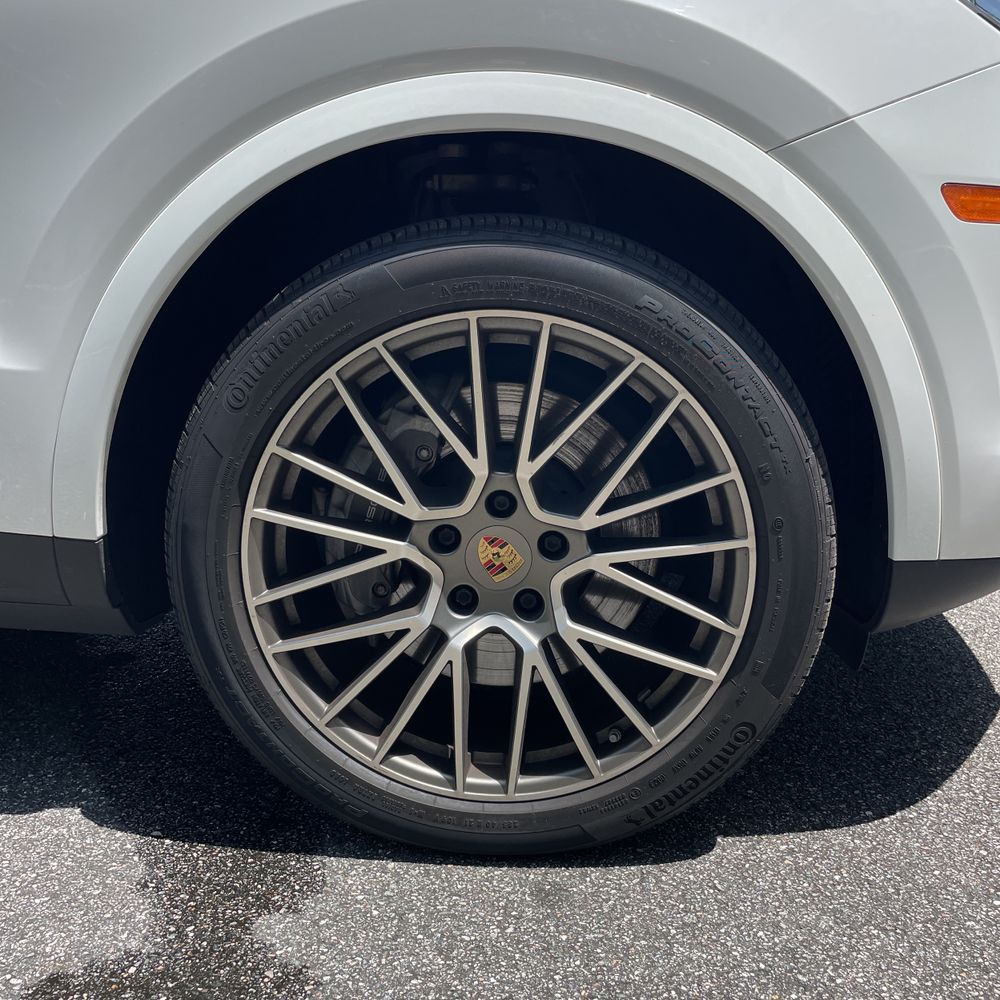 2022 Porsche Cayenne Platinum Edition