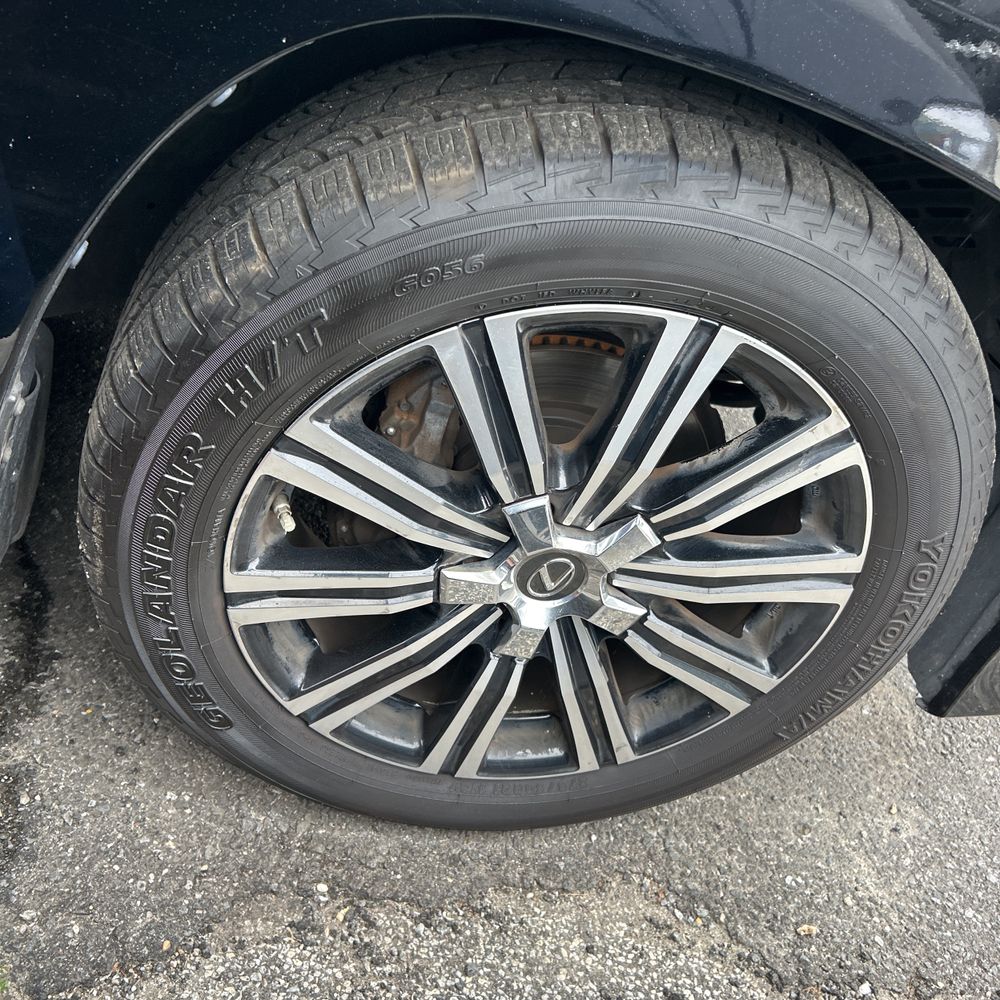 2018 Lexus LX 570 Three-Row