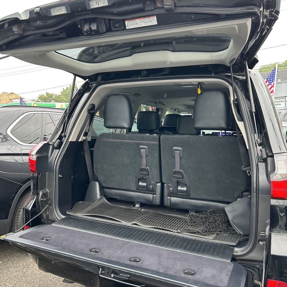 2018 Lexus LX 570 Three-Row