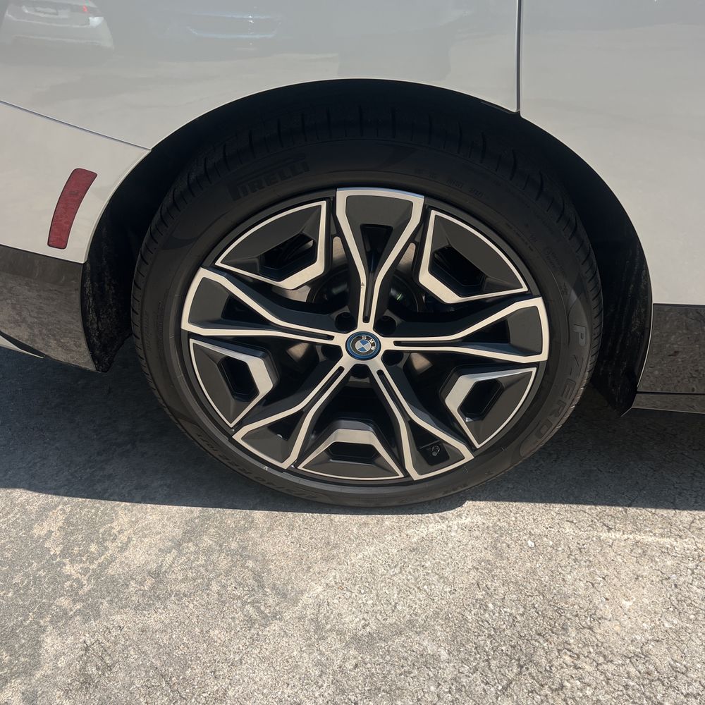 2025 BMW iX M60
