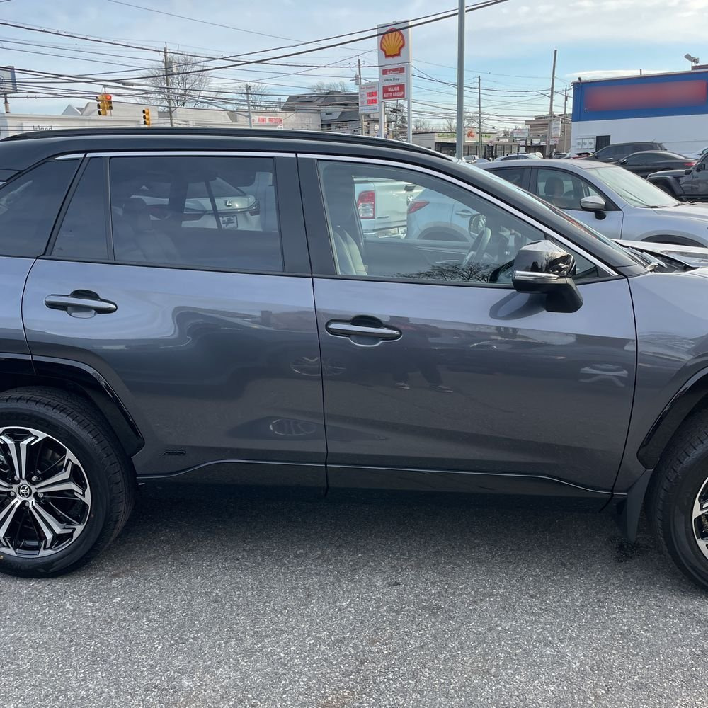 2025 Toyota RAV4 Plug-in Hybrid XSE