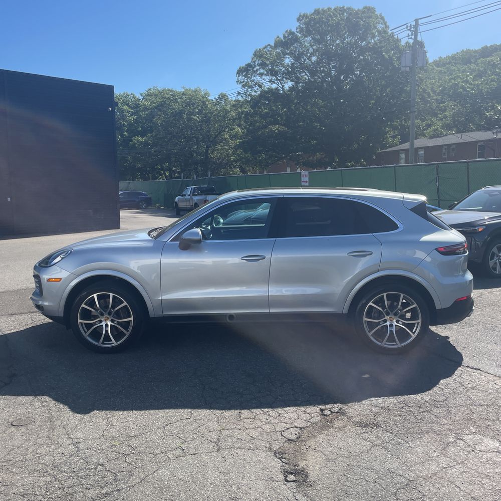 2022 Porsche Cayenne Base