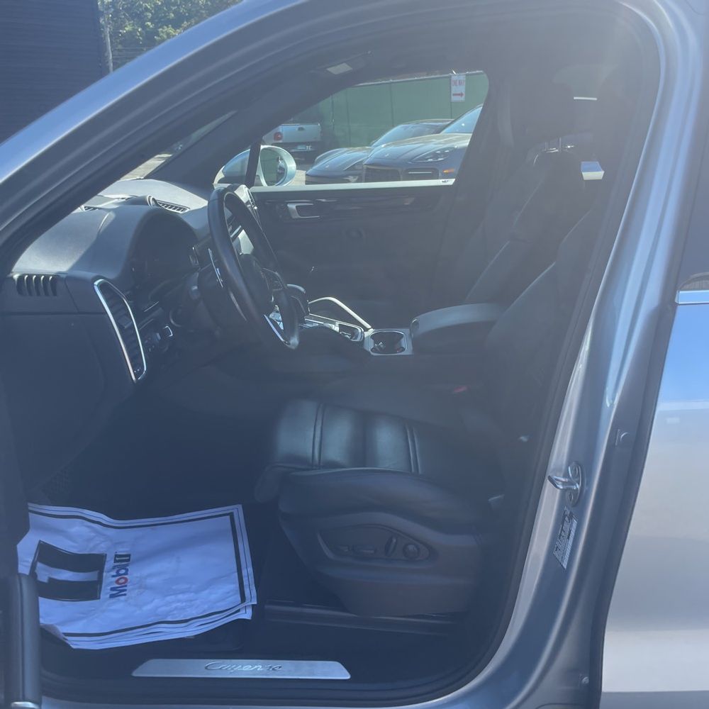 2022 Porsche Cayenne Base