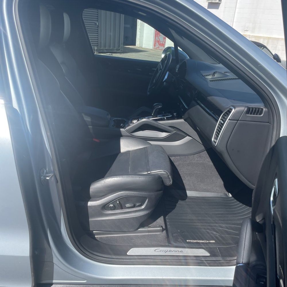 2022 Porsche Cayenne Base