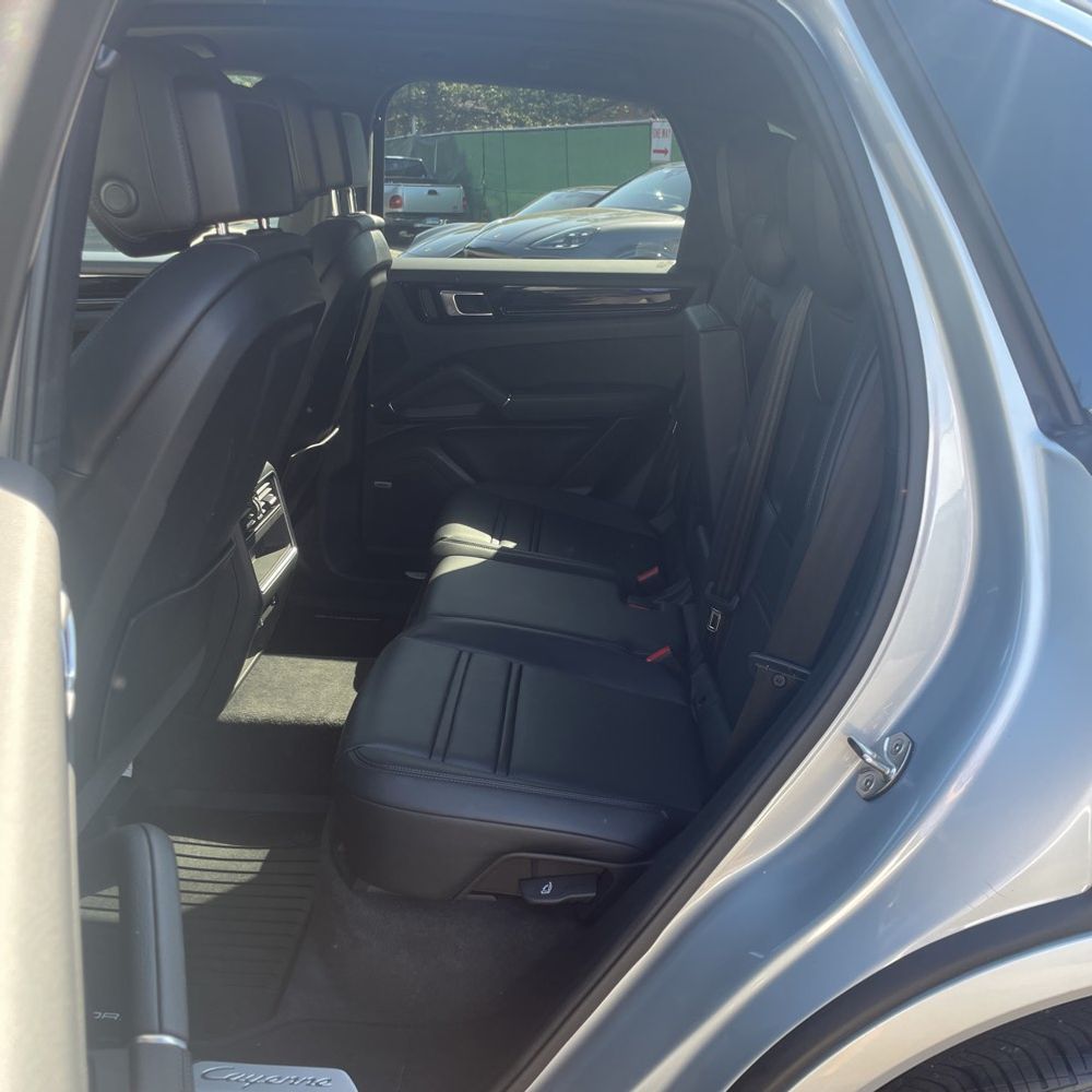 2022 Porsche Cayenne Base