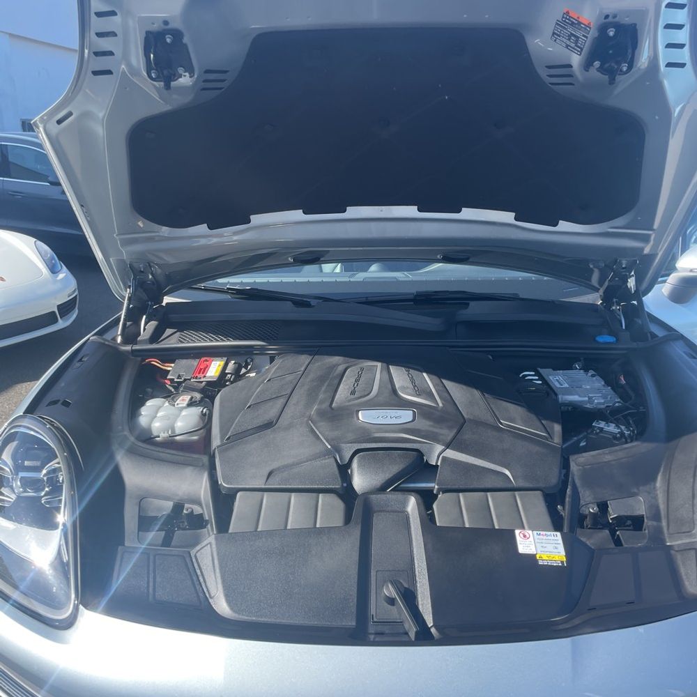 2022 Porsche Cayenne Base
