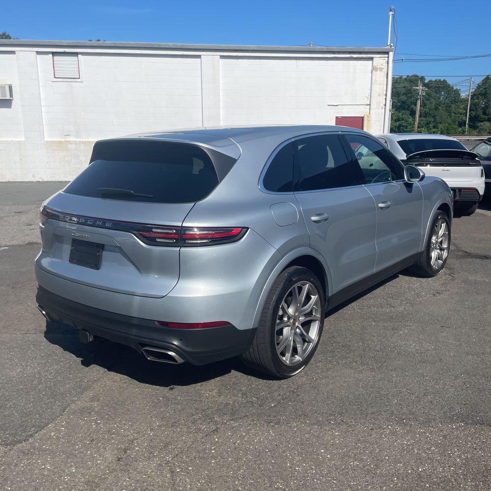 2022 Porsche Cayenne Base