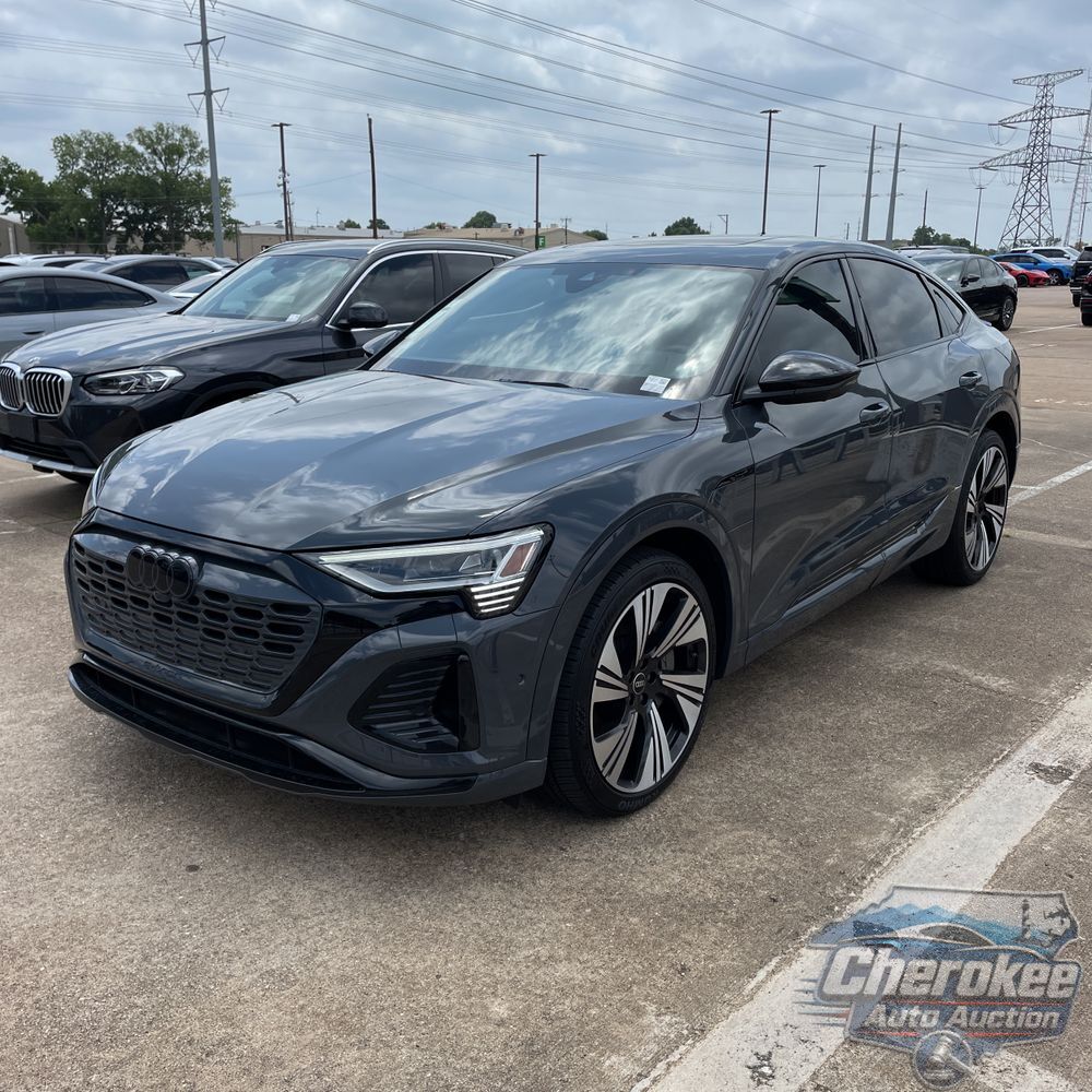 2024 Audi Q8 e-tron S-Line Pres