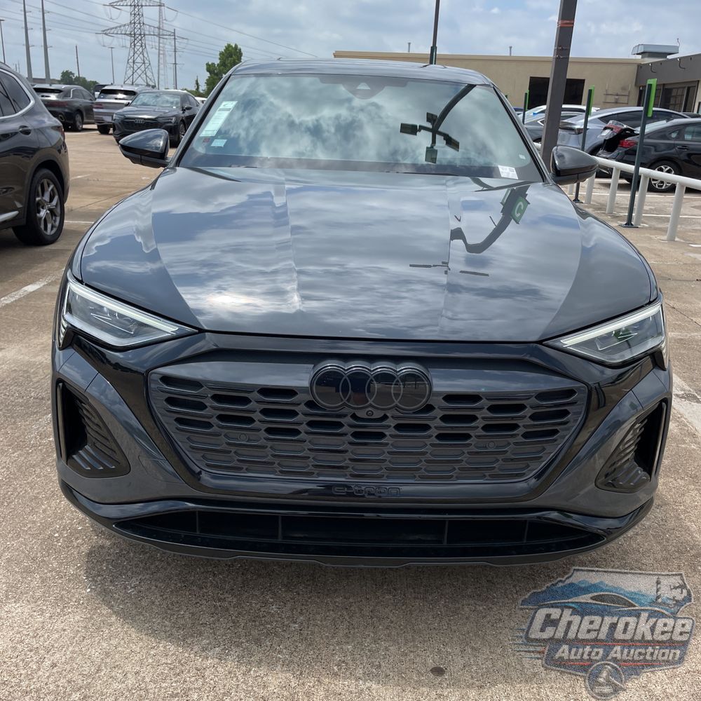 2024 Audi Q8 e-tron S-Line Pres