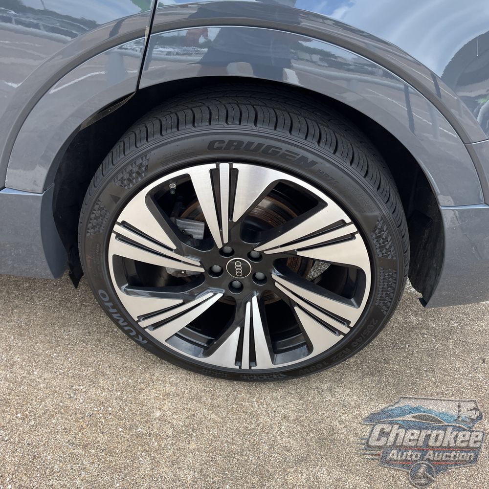 2024 Audi Q8 e-tron S-Line Pres
