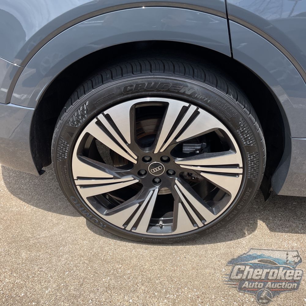 2024 Audi Q8 e-tron S-Line Pres