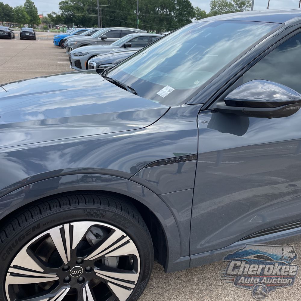 2024 Audi Q8 e-tron S-Line Pres