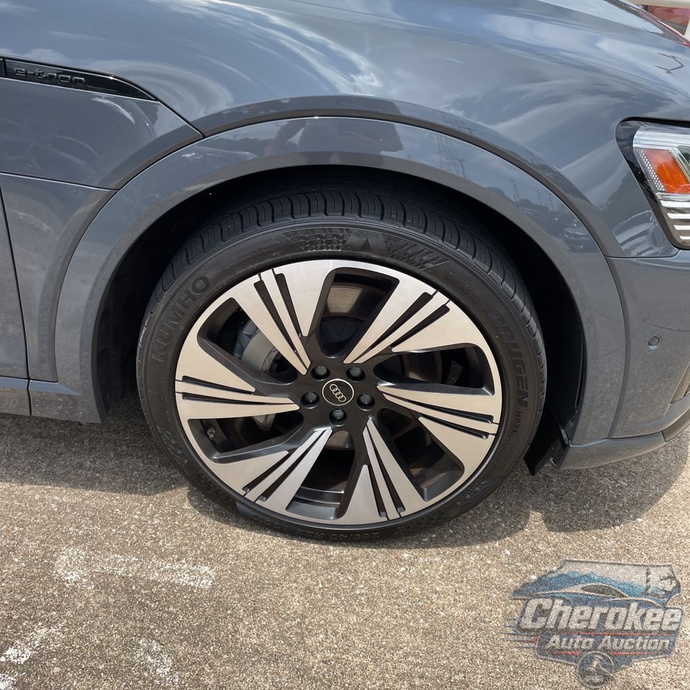 2024 Audi Q8 e-tron S-Line Pres