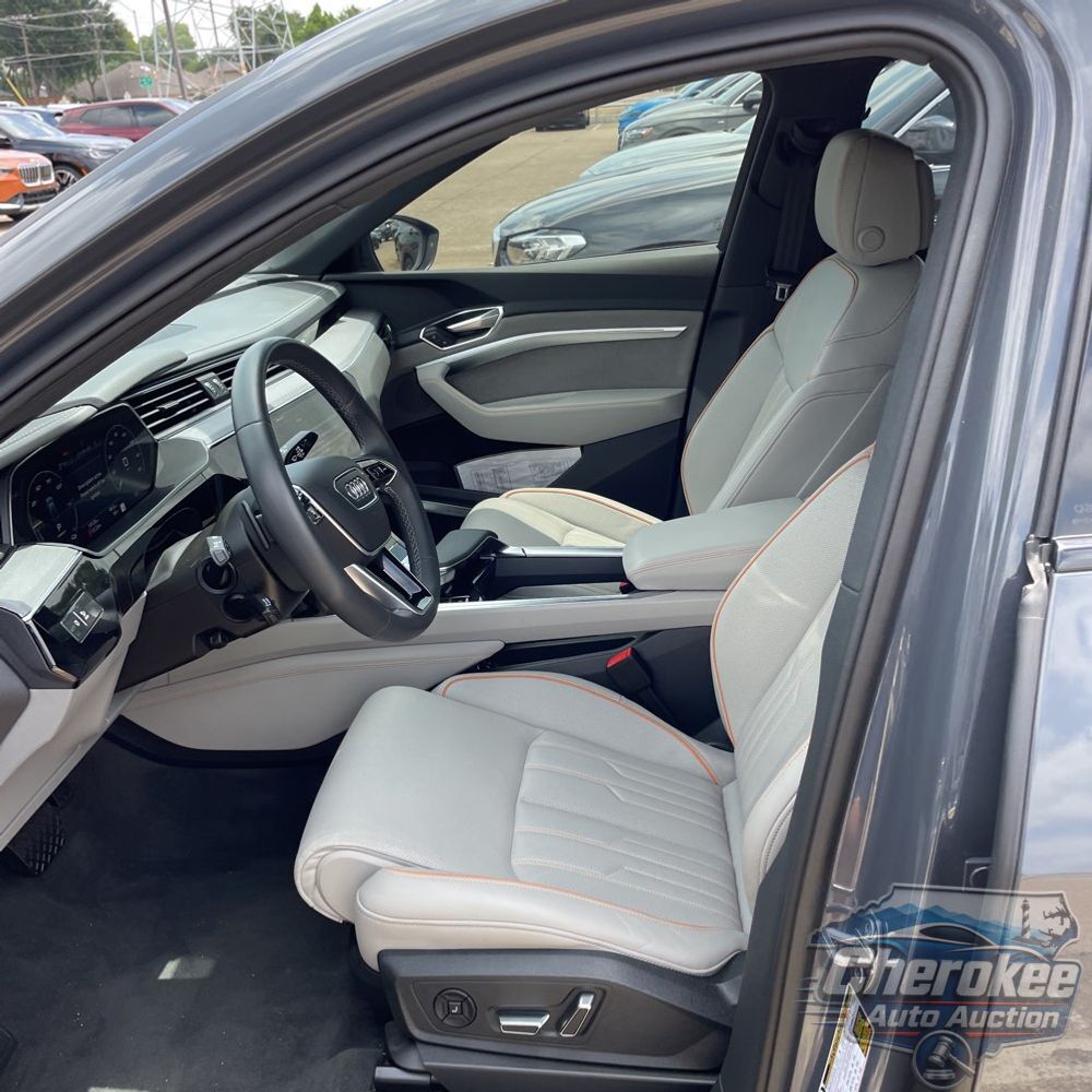2024 Audi Q8 e-tron S-Line Pres