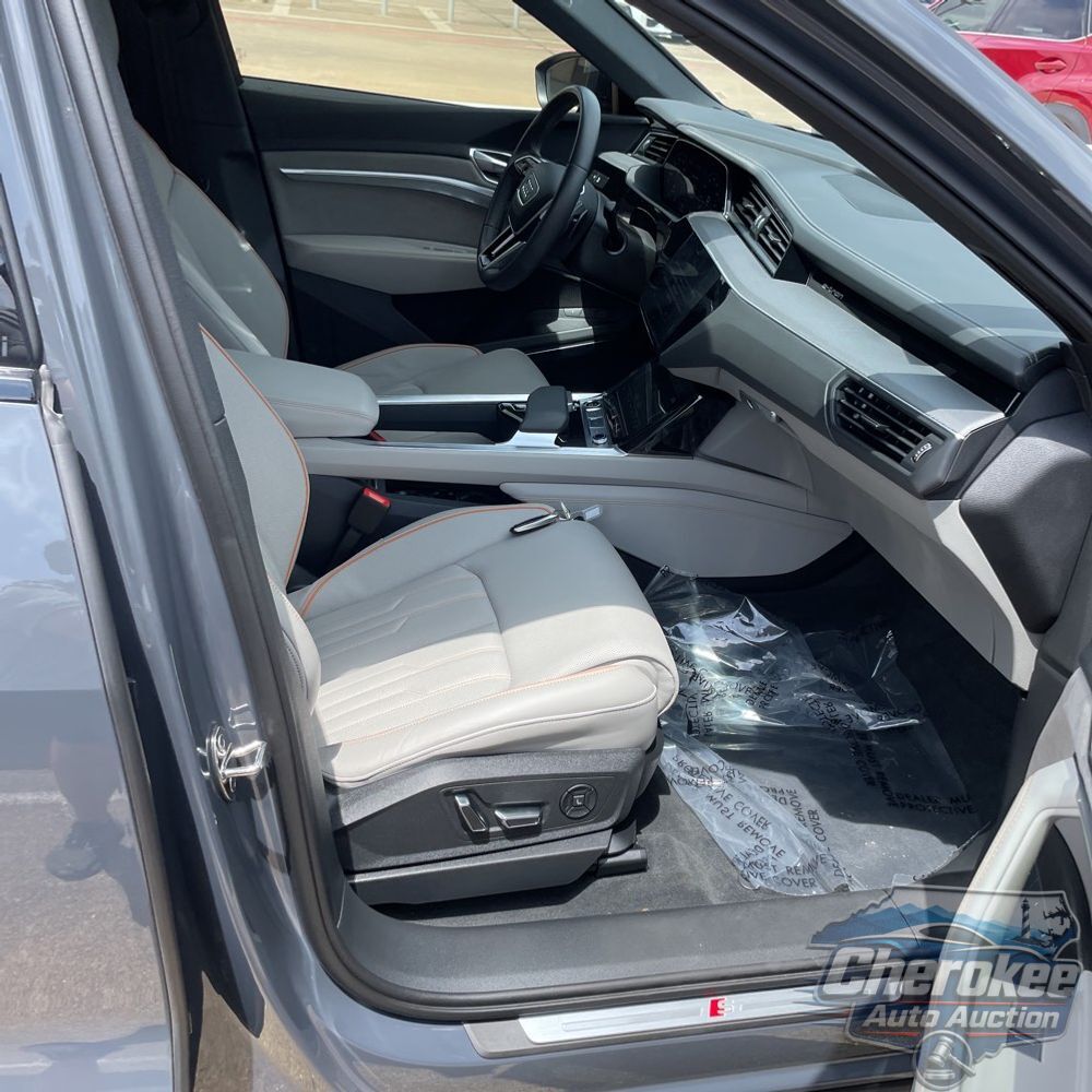 2024 Audi Q8 e-tron S-Line Pres