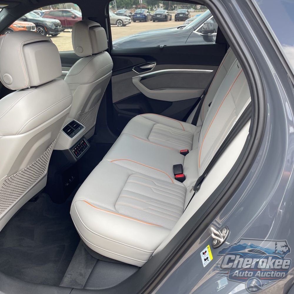 2024 Audi Q8 e-tron S-Line Pres