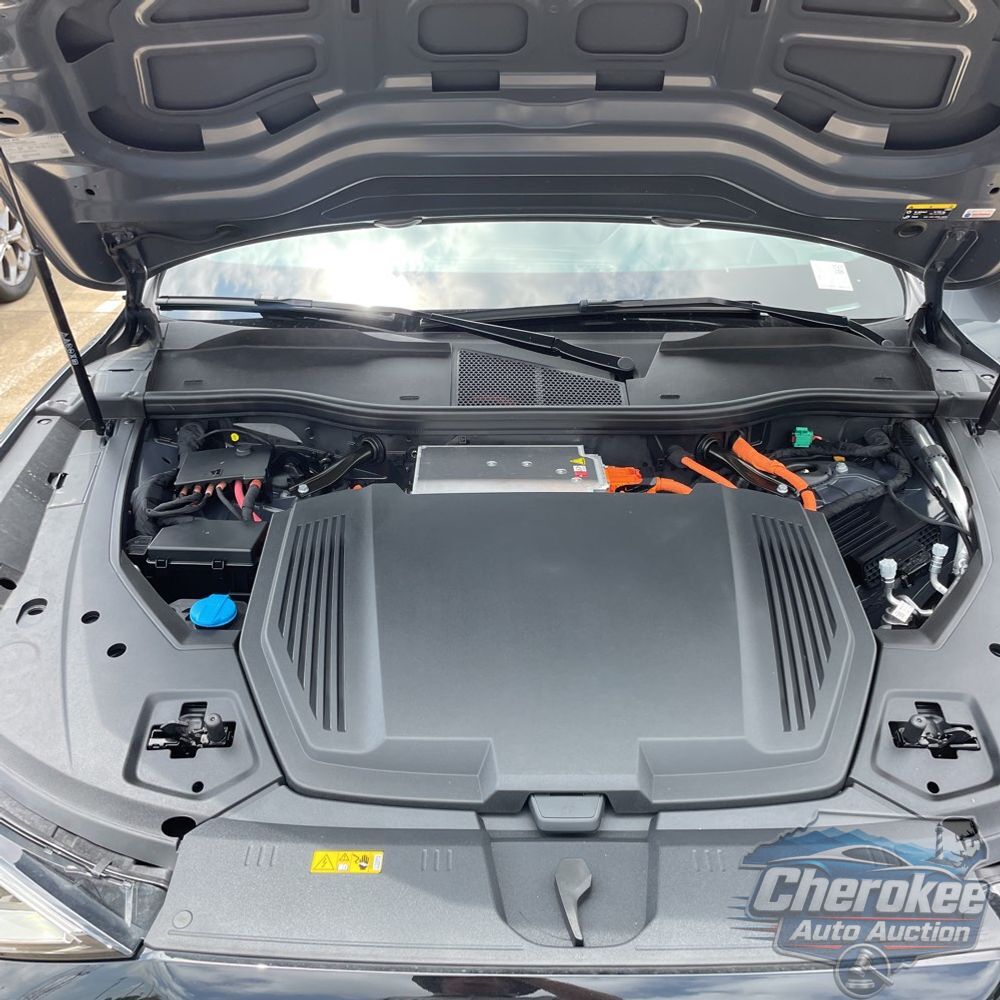 2024 Audi Q8 e-tron S-Line Pres