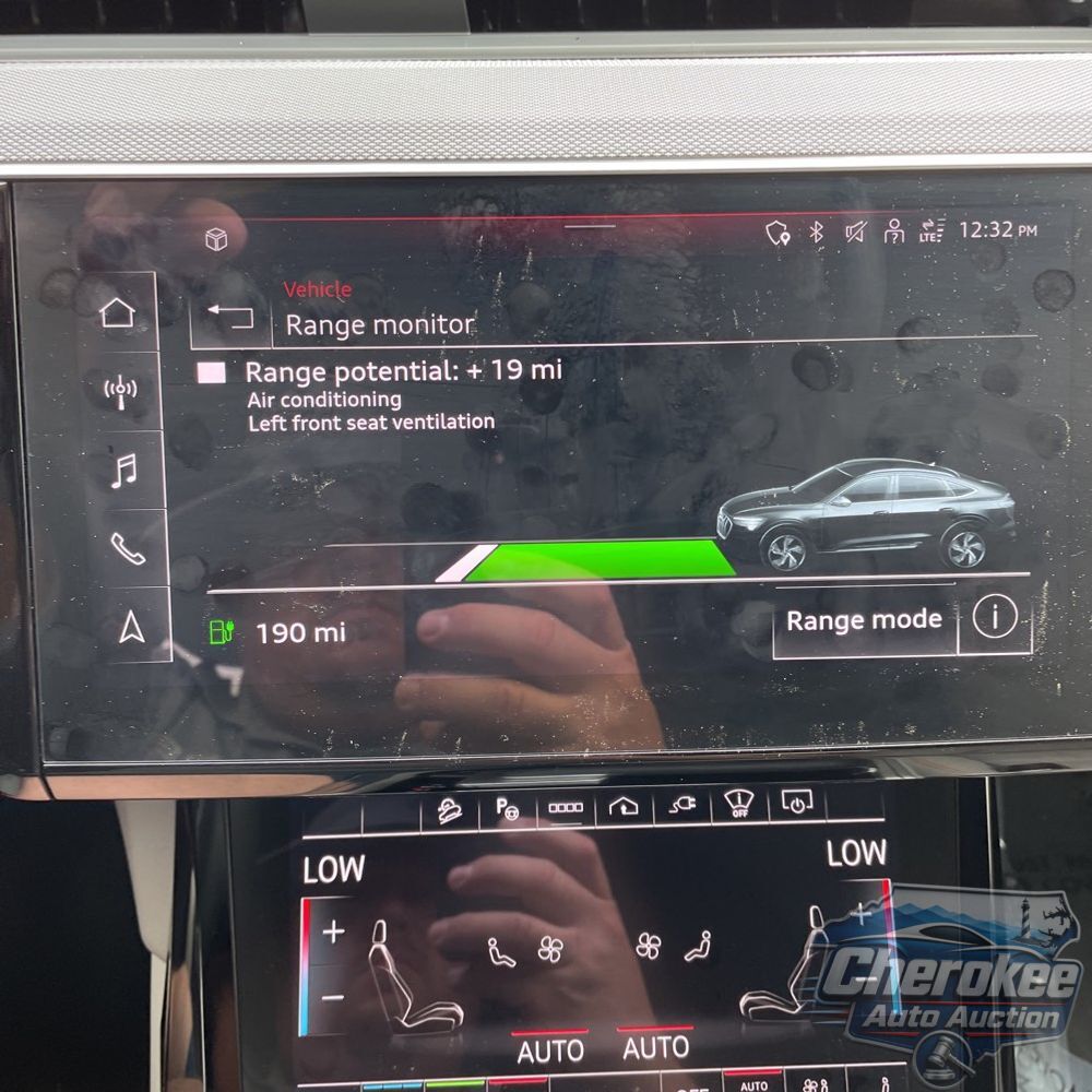 2024 Audi Q8 e-tron S-Line Pres