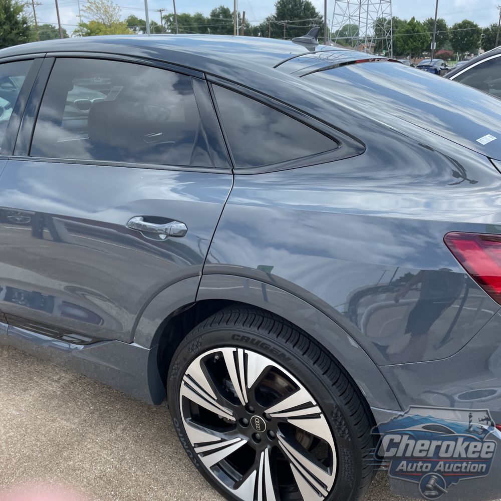 2024 Audi Q8 e-tron S-Line Pres