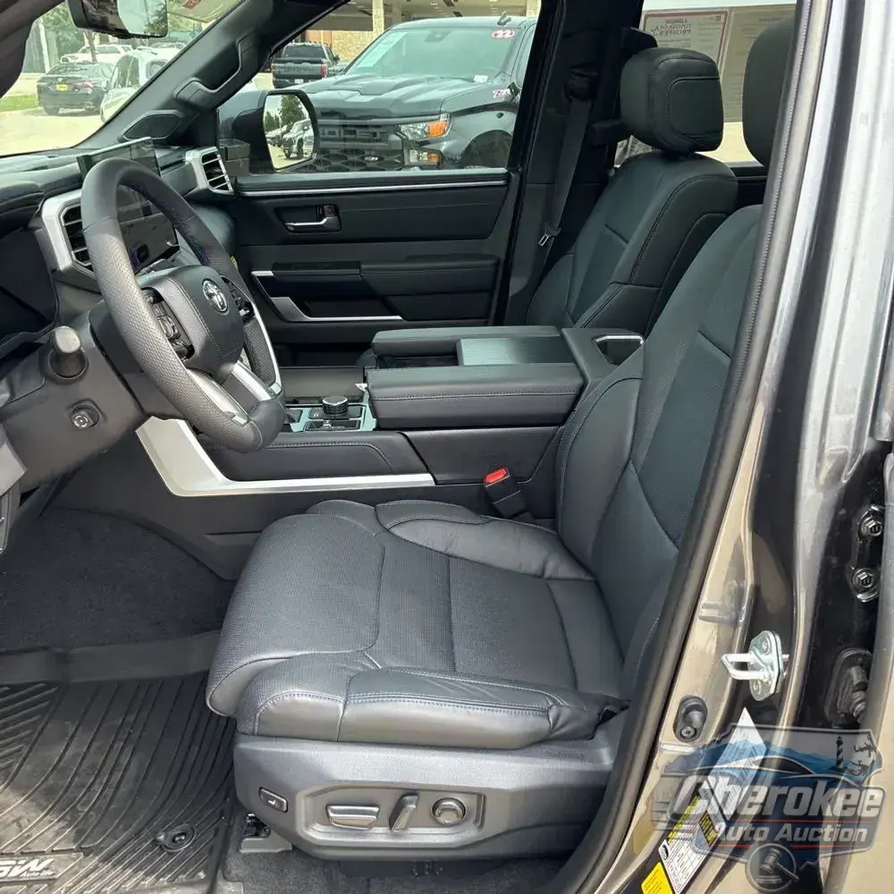 2025 Toyota Tundra Platinum HV