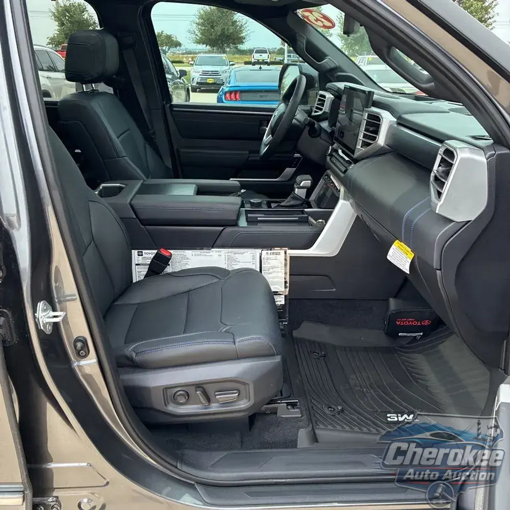 2025 Toyota Tundra Platinum HV
