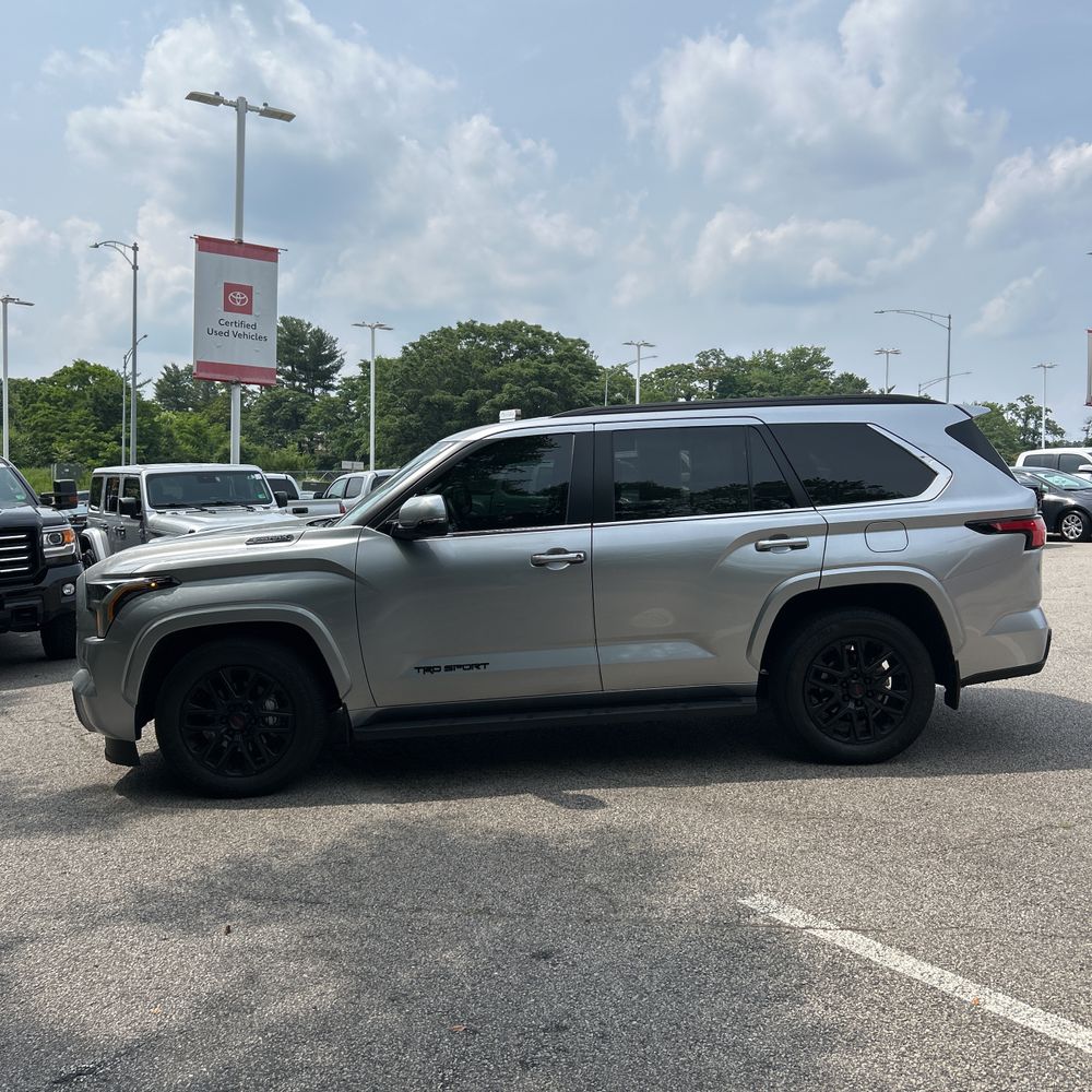 2024 Toyota Sequoia SR5